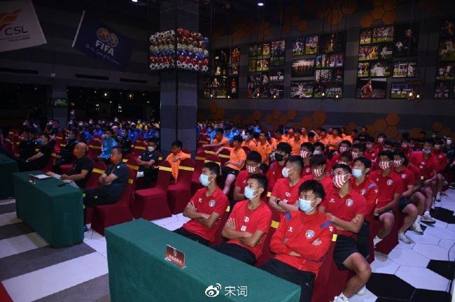 安切洛蒂的大部分教练团队将继续留在他身边，包括体能主管平图斯和门将教练路易斯-洛皮斯。